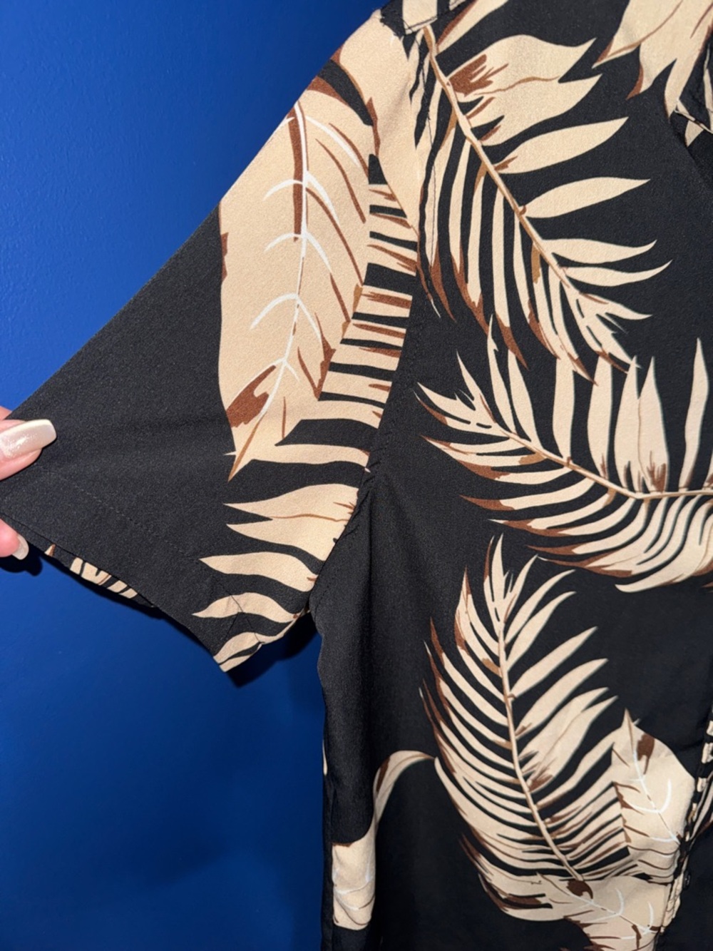Tropical Leaf Print Button Front Shirt β Size Large - Picture 6 of 12